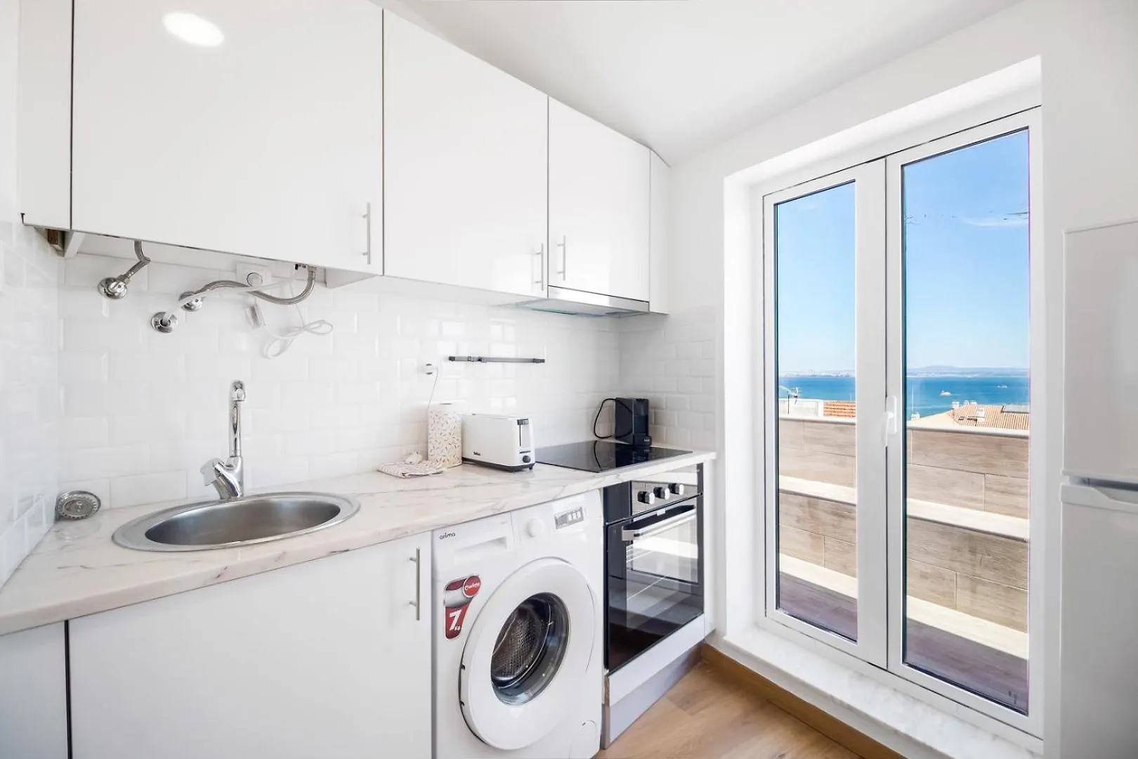 2Br Terrace With Tagus View - Air-Conditioned | By Airnest Lisbon 0*,  Portugal