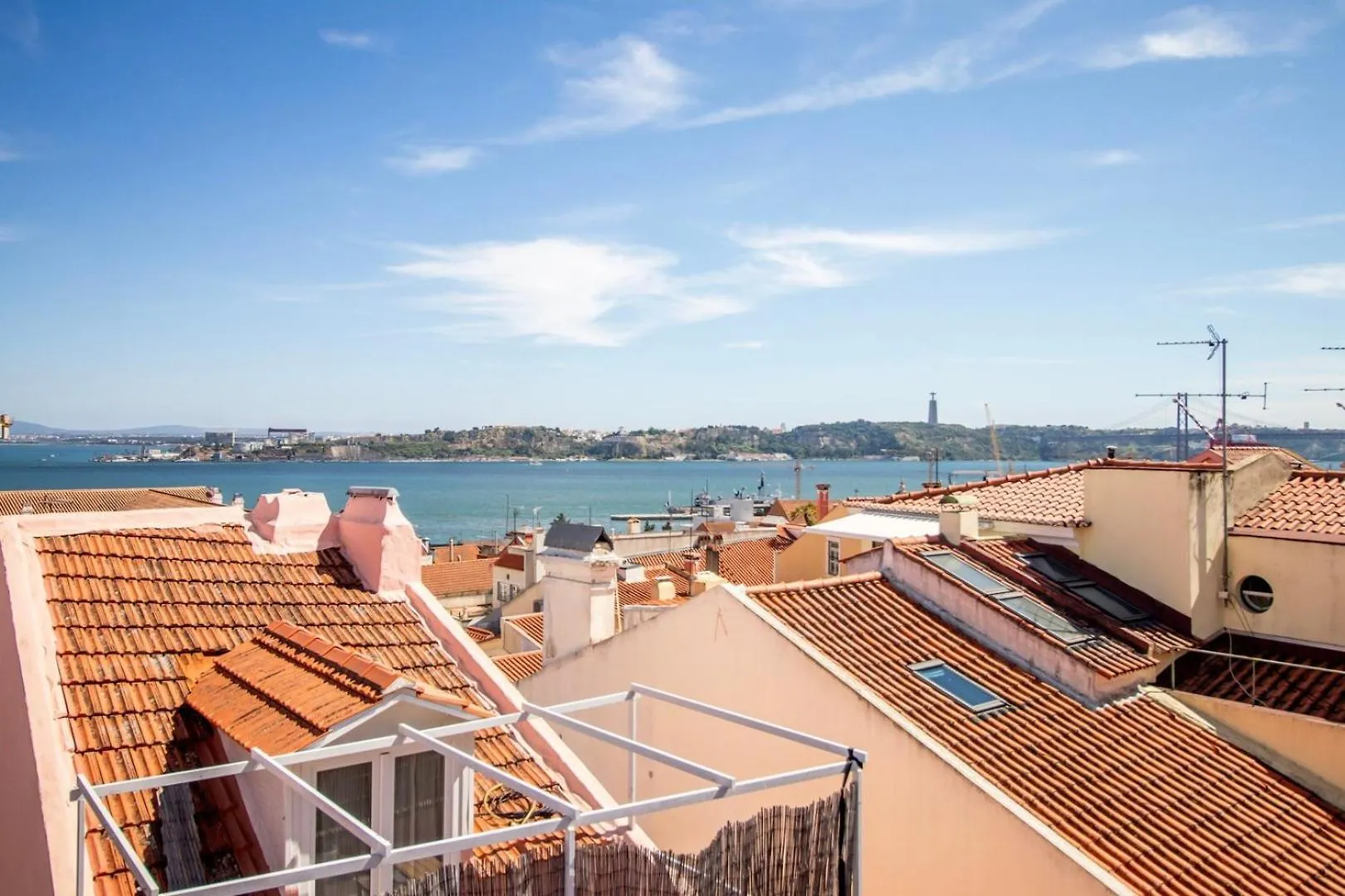 2Br Terrace With Tagus View - Air-Conditioned | By Airnest Lisbon