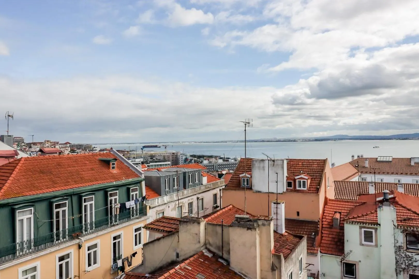 2Br Terrace With Tagus View - Air-Conditioned | By Airnest Lisbon Portugal